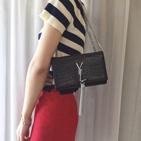 Women Classic Designer Bag Solid Color Fashion Shoulder Bags Interior Compartment Crossbody Bag Casual Letter Tassel Bags 474B66 Free shipp, Top3-20x13x5cm
Women Classic Designer Bag Solid Color Fashion Shoulder Bags Interior Compartment Crossbody Bag Casual Letter Tassel Bags 474B66 Free shipp, Top3-20x13x5cm