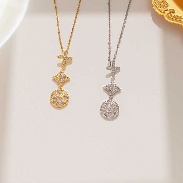 Designer pendant four-leaf Clover luxury top jewelry niche style slightly inlaid with three-layer clover pendant titanium steel chain jewelry Van Clee jewelry gift, 530 silver
Designer pendant four-leaf Clover luxury top jewelry niche style slightly inlaid with three-layer clover pendant titanium steel chain jewelry Van Clee jewelry gift, 530 silver