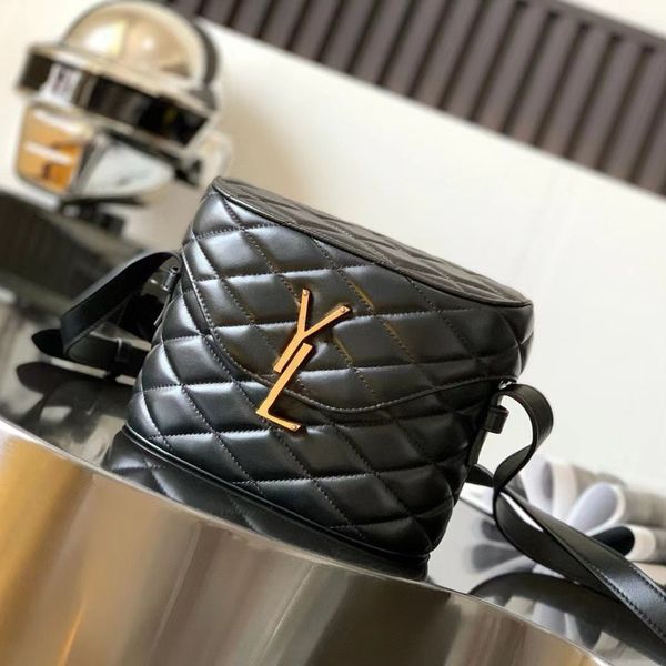 High Quality Designer Handbag Womens fashion June box mens Clutch Bag quilted Cross Body Shoulder Bags Totes handbag Wallets White flap bucket satchel Designer bags, White gold
High Quality Designer Handbag Womens fashion June box mens Clutch Bag quilted Cross Body Shoulder Bags Totes handbag Wallets White flap bucket satchel Designer bags, White gold