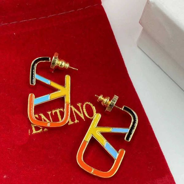 Designer Earrings letter V Luxury top for Women jewelry Valentinolies V Letter Drop Colorful Glue 925 Silver Needle Earrings Brass Material Fashion Jewelry gift
Designer Earrings letter V Luxury top for Women jewelry Valentinolies V Letter Drop Colorful Glue 925 Silver Needle Earrings Brass Material Fashion Jewelry gift