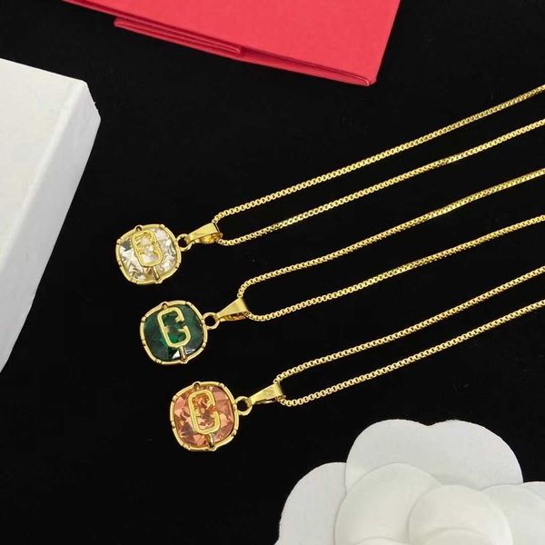 

Designer necklace Letter v Luxury Valentinolies jewelry tricolor rhinestone with small snake bone chains brass material simple temperament female accessories