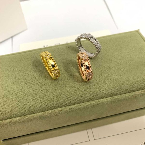 Designer Bracelet four-leaf Clover luxury top jewelry Narrow Edition Kaleidoscope ins Design Diamond Ring Rose Gold High Van Clee gift
Designer Bracelet four-leaf Clover luxury top jewelry Narrow Edition Kaleidoscope ins Design Diamond Ring Rose Gold High Van Clee gift
