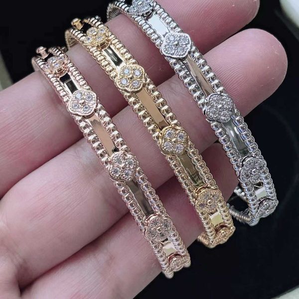 

Designer Bracelet four-leaf Clover luxury top jewelry High Version Classic Diamond bracelet V Gold Ornament 18K Rose Van Clee gift