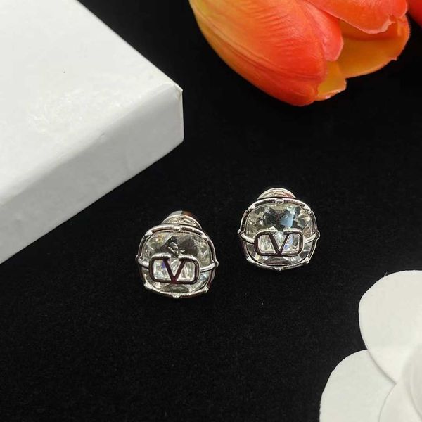 Designer Earrings letter V Luxury top jewelry Valentinolies for Women fashion New V Letter Exquisite Inlaid Rhinestone Premium Silver Needle Earrings Jewelry gift
Designer Earrings letter V Luxury top jewelry Valentinolies for Women fashion New V Letter Exquisite Inlaid Rhinestone Premium Silver Needle Earrings Jewelry gift