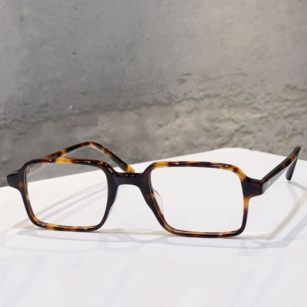 Classic retro designer optical glasses office gathering street photos fashionable men square plate frame personality cool and trendy women DAHVEN
Classic retro designer optical glasses office gathering street photos fashionable men square plate frame personality cool and trendy women DAHVEN
