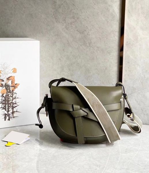 Designer's new high-quality leather handbag, classic women's crossbody bag, waist pack chest, and with box3039, 1#1:1
Designer's new high-quality leather handbag, classic women's crossbody bag, waist pack chest, and with box3039, 1#1:1