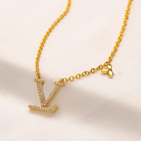 Designer Earrings Letter Ear Stud Bracelet Necklace 18K Gold Plated Crystal Geometric Earrings for Wedding Party Jewerlry Accessories ER0047-ER0048, Golden
Designer Earrings Letter Ear Stud Bracelet Necklace 18K Gold Plated Crystal Geometric Earrings for Wedding Party Jewerlry Accessories ER0047-ER0048, Golden