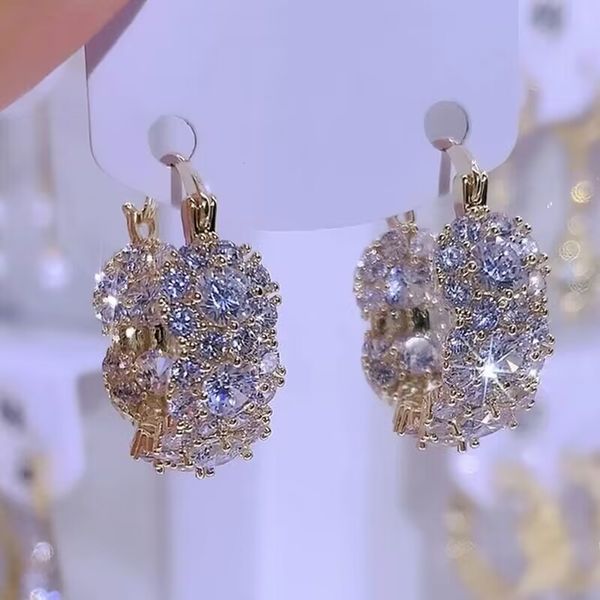 Designer 18k gold earring fashion jewelry diamond Earing high quality Versatile hoop Earrings Titanium alloy material for women girls party wedding gifts
Designer 18k gold earring fashion jewelry diamond Earing high quality Versatile hoop Earrings Titanium alloy material for women girls party wedding gifts