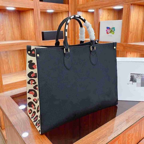 2023 luxurys designers onthego mm gm bag bags handbags m45321 quality ladies chain shoulder patent leather diamond evening wallet luxurybag
2023 luxurys designers onthego mm gm bag bags handbags m45321 quality ladies chain shoulder patent leather diamond evening wallet luxurybag