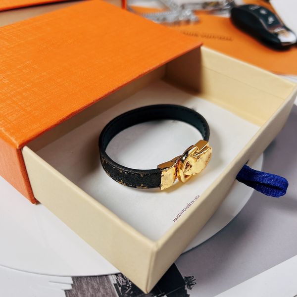 chain bracelet unfading leather titanium steel crystal hand catenary luxury brand bracelets for womand mens with box, Black
chain bracelet unfading leather titanium steel crystal hand catenary luxury brand bracelets for womand mens with box, Black
