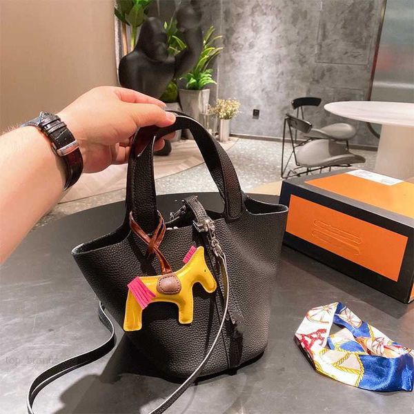 women's bucket bags leather handbags famous designers classics baskets shoulder bags totes 20cm locks large capacity high-end hardware
women's bucket bags leather handbags famous designers classics baskets shoulder bags totes 20cm locks large capacity high-end hardware