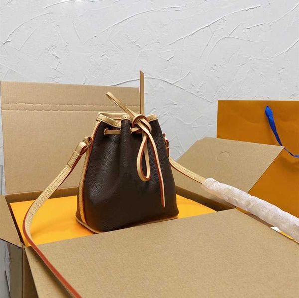 crossbody designer bag 2023 classic old flower mini bucket bags fashion lady shoulder exquisite handbag size 15cm gift box case
crossbody designer bag 2023 classic old flower mini bucket bags fashion lady shoulder exquisite handbag size 15cm gift box case