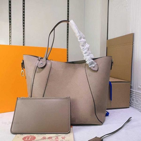 2023 women luxurys designers bags high-quality handbags leathertotes fashion one-shoulder messenger bag ladies genuine leather handbag case
2023 women luxurys designers bags high-quality handbags leathertotes fashion one-shoulder messenger bag ladies genuine leather handbag case