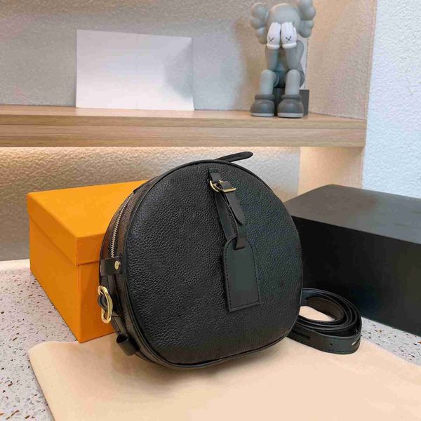5a luxury designer bag very highend sense of fashion classic printed solid color leather round cake handbag case
5a luxury designer bag very highend sense of fashion classic printed solid color leather round cake handbag case