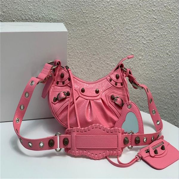 2022 ladies handbag classic motorcycle bag element designer rivet leather half crescent saddle one shoulder oblique s253x
2022 ladies handbag classic motorcycle bag element designer rivet leather half crescent saddle one shoulder oblique s253x