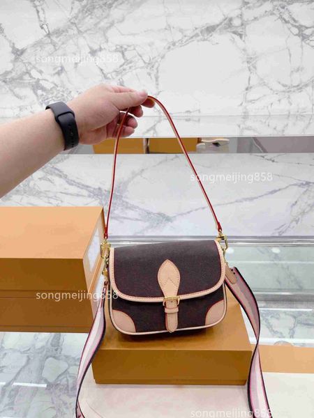 leather exquisite messenger packages tote bags brand designer bags women shoulder crossboy package clutch handbag m45985 case
leather exquisite messenger packages tote bags brand designer bags women shoulder crossboy package clutch handbag m45985 case