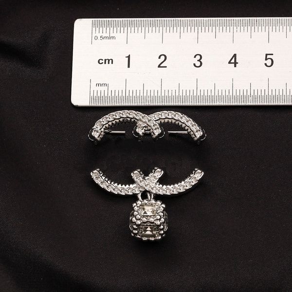 luxury designer brand letter brooches 18k gold plated women inlay crystal rhinestone round brooch charm suit pin marry wedding party gifts j, Gray
luxury designer brand letter brooches 18k gold plated women inlay crystal rhinestone round brooch charm suit pin marry wedding party gifts j, Gray