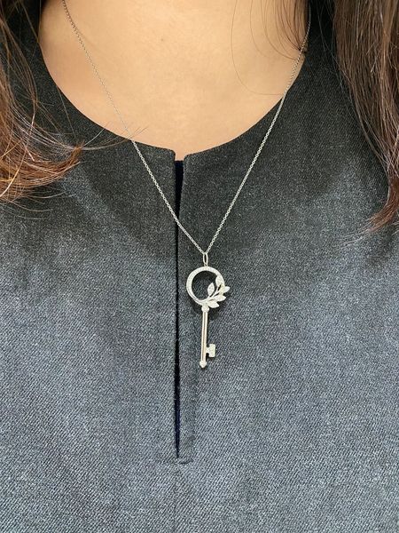 necklace gold cross pendant leaf key diamonds jewelry daily work clothes designer women couple fashion wedding party thanksgiving day silver
necklace gold cross pendant leaf key diamonds jewelry daily work clothes designer women couple fashion wedding party thanksgiving day silver