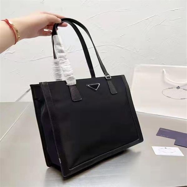2022 ladies shopping bag high-end handbag brand messenger bag waterproof fabric handbags fashion versatile leather accessor241g
2022 ladies shopping bag high-end handbag brand messenger bag waterproof fabric handbags fashion versatile leather accessor241g