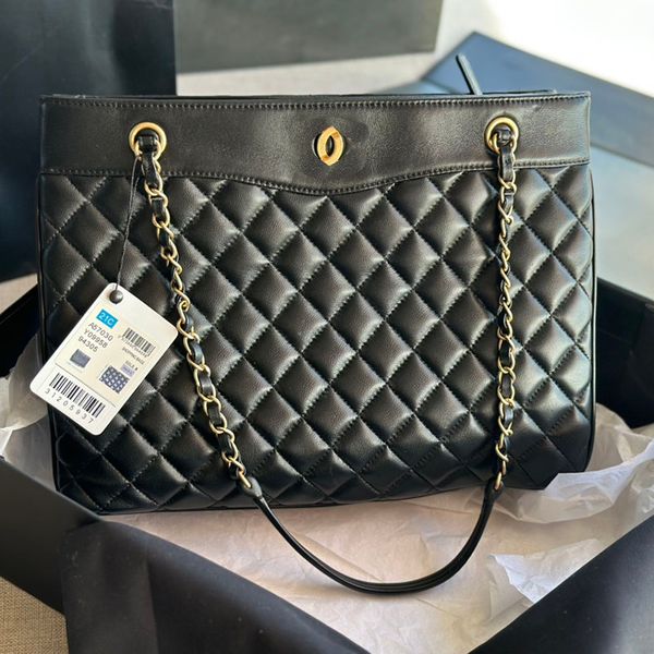 shopping tote handle handbag lambskin lychee pattern grand luxury bag gold metallic chain shoulder designer travel bag women
shopping tote handle handbag lambskin lychee pattern grand luxury bag gold metallic chain shoulder designer travel bag women