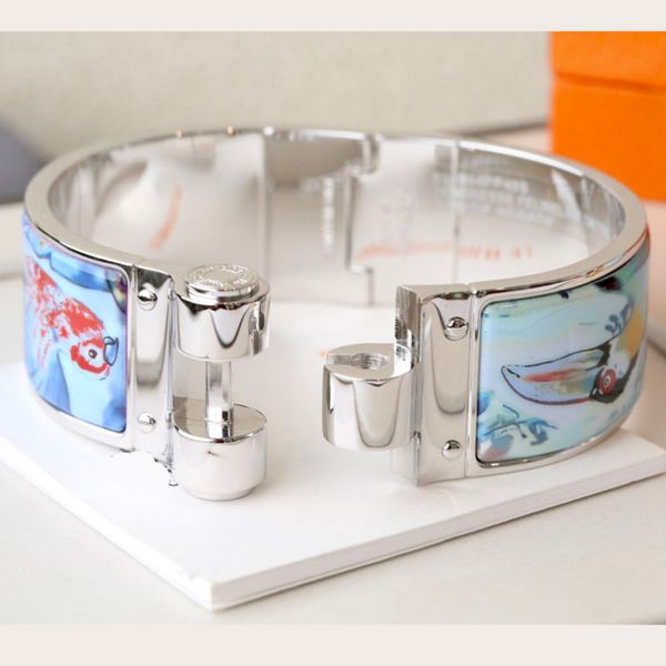 enamel clic bangle for women charm bracelets 20mm middle size snap-fastener blue bird enamel, Golden;silver
enamel clic bangle for women charm bracelets 20mm middle size snap-fastener blue bird enamel, Golden;silver