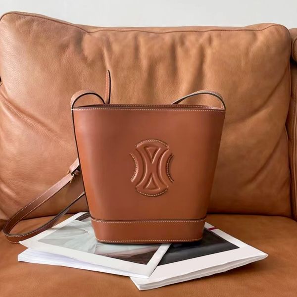 genuine leather luxury designer shoulder sling bag triomphe drawstring large bucket clutch crossbody tote bag fashion women men handbag week
genuine leather luxury designer shoulder sling bag triomphe drawstring large bucket clutch crossbody tote bag fashion women men handbag week
