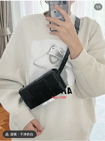 luxury woven waxed shoulder bags designer multifunctional women crossbody bag fashion leather black mini waist bag popular lady clutch purse 
luxury woven waxed shoulder bags designer multifunctional women crossbody bag fashion leather black mini waist bag popular lady clutch purse