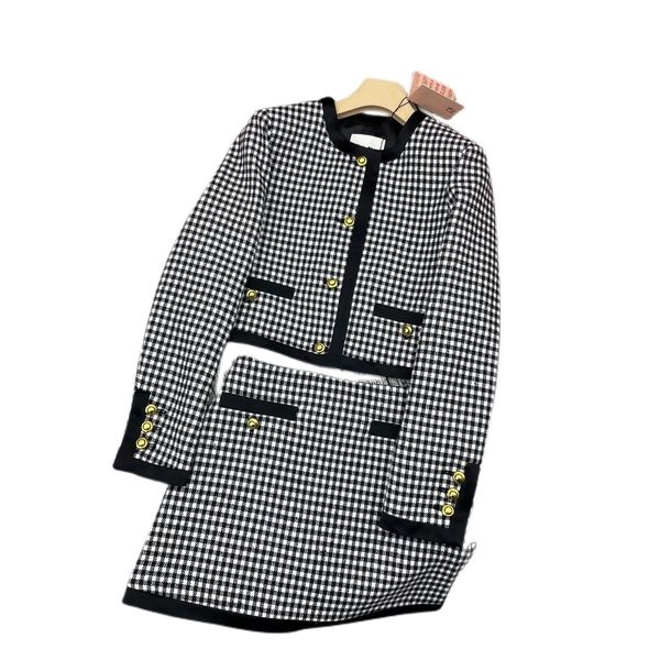 23 year early spring series splicing silk acetate black edge round neck coat with high waist small a skirt suitelegant temperament, White
23 year early spring series splicing silk acetate black edge round neck coat with high waist small a skirt suitelegant temperament, White