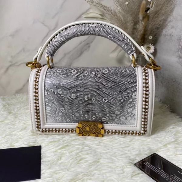 aaaaa luxury designers bag embossing women handbag messenger bags genuine leather elegant shoulder crossbody versatile and temperament exclu
aaaaa luxury designers bag embossing women handbag messenger bags genuine leather elegant shoulder crossbody versatile and temperament exclu