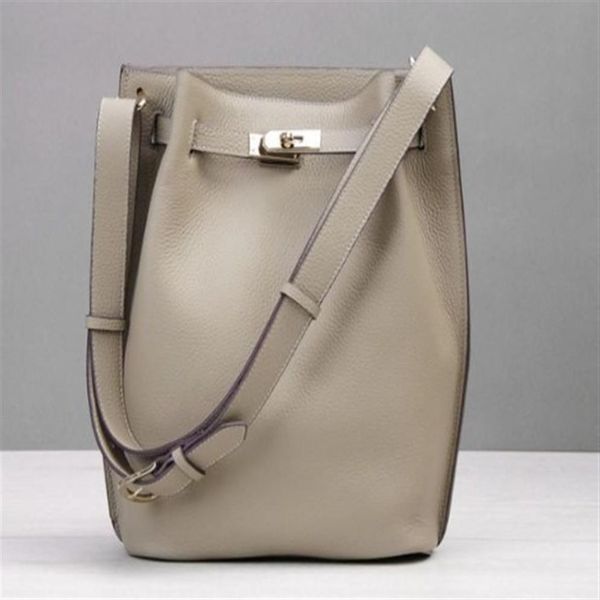 the new first layer leather bag leisure shoulder vertical bucket original leather horseshoe handbag womens single shoulder b2446
the new first layer leather bag leisure shoulder vertical bucket original leather horseshoe handbag womens single shoulder b2446