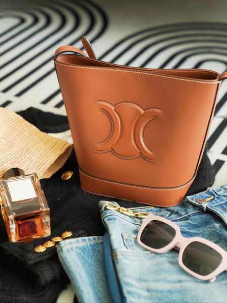 fashion bucket women's luxury designer bag triomphe drawstring clutch crossbody tote genuine leather wash men handbag shoulder pochette
fashion bucket women's luxury designer bag triomphe drawstring clutch crossbody tote genuine leather wash men handbag shoulder pochette