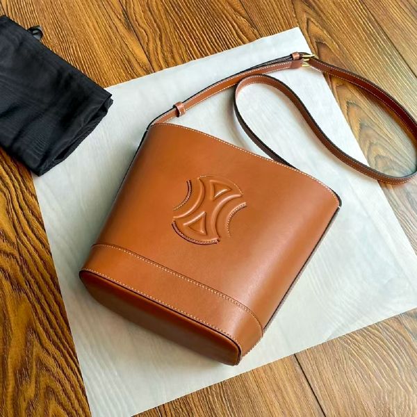 bucket luxury weekend basket travel bag designer triomphe drawstring clutch crossbody tote genuine leather fashion women's men handbag
bucket luxury weekend basket travel bag designer triomphe drawstring clutch crossbody tote genuine leather fashion women's men handbag