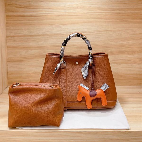 30cm garden bag lady totes women handbag inner wallet purse genuine leather wide detachable shoulder strap with scarf hors275x
30cm garden bag lady totes women handbag inner wallet purse genuine leather wide detachable shoulder strap with scarf hors275x