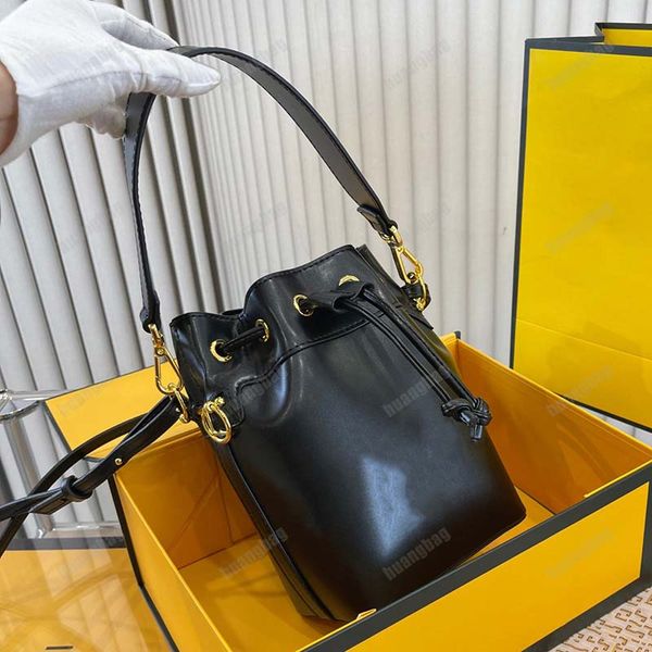 fashion bags large capacity bucket luxury crossbody women 3 colours classic shoulder bag artwork cross body vintage shopping handbags wholes
fashion bags large capacity bucket luxury crossbody women 3 colours classic shoulder bag artwork cross body vintage shopping handbags wholes