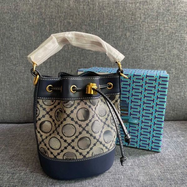 luxury brand designer handbags single shoulder bags crossbody tote 2023 women's new fashion texture leather bucket gift box packaging f
luxury brand designer handbags single shoulder bags crossbody tote 2023 women's new fashion texture leather bucket gift box packaging f