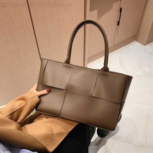 venetas designer bag bottegas handbag luxury women fashion shoulder crossbody bags versatile purses totes saddle venetta wallet 3k7v
venetas designer bag bottegas handbag luxury women fashion shoulder crossbody bags versatile purses totes saddle venetta wallet 3k7v