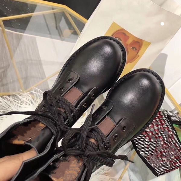 2023 new boots girls autumn fashion black british style ankle kids pu leather tide children winter shoes plus velvet size 34-40
2023 new boots girls autumn fashion black british style ankle kids pu leather tide children winter shoes plus velvet size 34-40