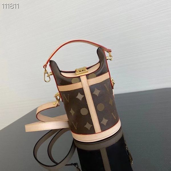 luxury handbag designer handbag nylon messenger bag classic suit ladies underarm shoulder wallet fashion retro star so cute
luxury handbag designer handbag nylon messenger bag classic suit ladies underarm shoulder wallet fashion retro star so cute