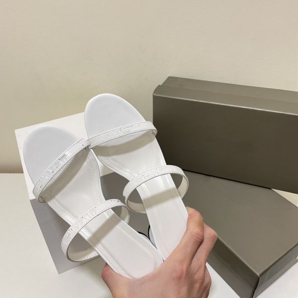 classic paris bl letters slippers women chunky heels summer beach sandal black white solid color causal high heels slipper designers sandals
classic paris bl letters slippers women chunky heels summer beach sandal black white solid color causal high heels slipper designers sandals