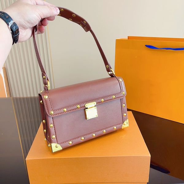 handbag designer bags luxury crossbody subaxillary bag famous letter lady shoulder handbag leather rivet wallet fashion women
handbag designer bags luxury crossbody subaxillary bag famous letter lady shoulder handbag leather rivet wallet fashion women