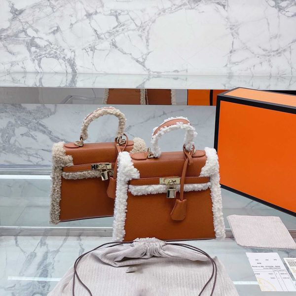 bags totes handbag designer bag women classic imitation famous brand plush warm splicing shoulder bag fashionable style party commuting wall
bags totes handbag designer bag women classic imitation famous brand plush warm splicing shoulder bag fashionable style party commuting wall