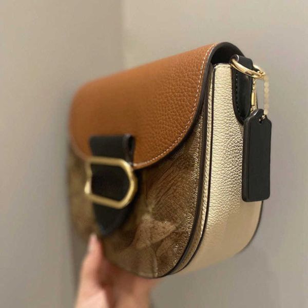 autumn and winter shoulder bag designer fashion classic style new women's old flower colored carriage buckle one piece crossbody small
autumn and winter shoulder bag designer fashion classic style new women's old flower colored carriage buckle one piece crossbody small
