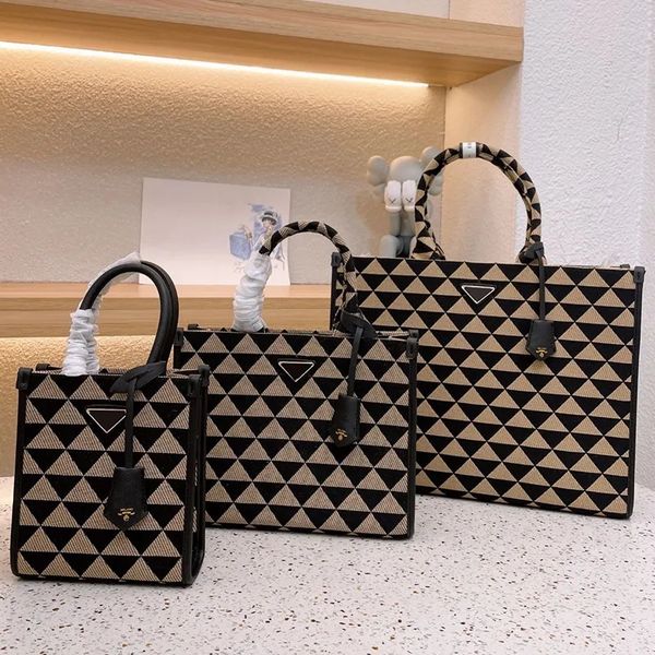 large tote bag symbole embroidery handbags shopping bags women shoulder bag fabric handle triangular metal fashion letters brand pocket thre
large tote bag symbole embroidery handbags shopping bags women shoulder bag fabric handle triangular metal fashion letters brand pocket thre
