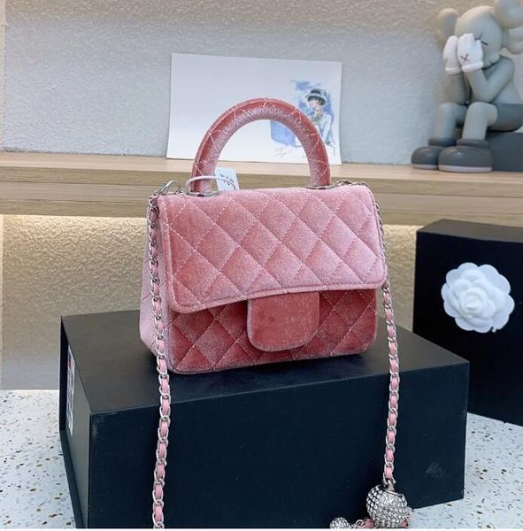 classic quilted matelasse mini flap shoulder bags handbags france brand sheepskin pattern gold hardware chain crossbody bag luxury designer
classic quilted matelasse mini flap shoulder bags handbags france brand sheepskin pattern gold hardware chain crossbody bag luxury designer