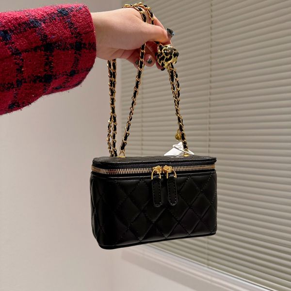 mini mirror vanity brush ball cosmetic bags with metal chain crossbody lambskin womens designer classic black hardware large capacity case q
mini mirror vanity brush ball cosmetic bags with metal chain crossbody lambskin womens designer classic black hardware large capacity case q