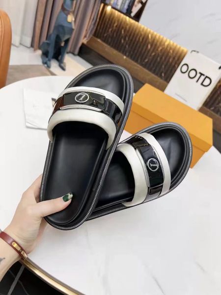 2023 lock it flat mule slippers designer womens luxurys designers sandals genuine leather ladies dauphine outdoor casual slipper flip flops, Black
2023 lock it flat mule slippers designer womens luxurys designers sandals genuine leather ladies dauphine outdoor casual slipper flip flops, Black