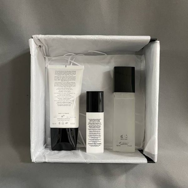 3pcs set camellia favorite skin care toner and cleanser cream three-piece moisturizing and hydrating gift box, White
3pcs set camellia favorite skin care toner and cleanser cream three-piece moisturizing and hydrating gift box, White