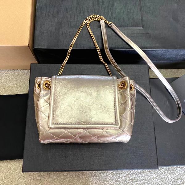 luxury designer crossbody bags loulou shaped stitching leather ladies metal chain shoulder flap crossbody bag black and white incense cake t
luxury designer crossbody bags loulou shaped stitching leather ladies metal chain shoulder flap crossbody bag black and white incense cake t