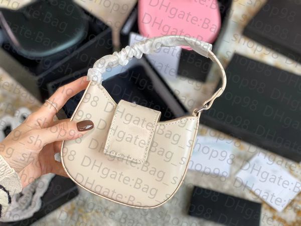 aw brand mini handbag women bag metal logo flap cowhide buckle fashion commuter wristband bag
aw brand mini handbag women bag metal logo flap cowhide buckle fashion commuter wristband bag