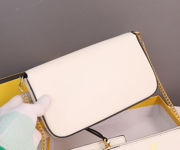 designer lady hand-held cross-body bag leather luxury letters and flowers pattern 2-piece set fashion classic21-3.5-12cm
designer lady hand-held cross-body bag leather luxury letters and flowers pattern 2-piece set fashion classic21-3.5-12cm